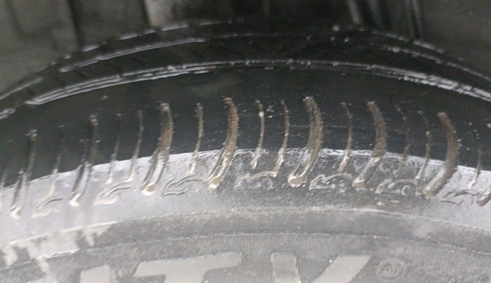 2020 Renault Kwid RXL, CNG, Manual, 60,102 km, Right Rear Tyre Tread