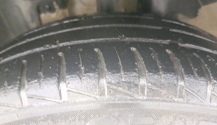 2020 Renault Kwid RXL, CNG, Manual, 60,102 km, Left Front Tyre Tread