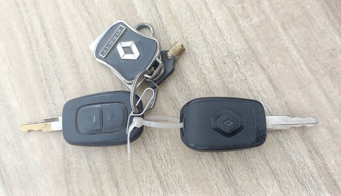 2020 Renault Kwid RXL, CNG, Manual, 60,102 km, Key Close Up