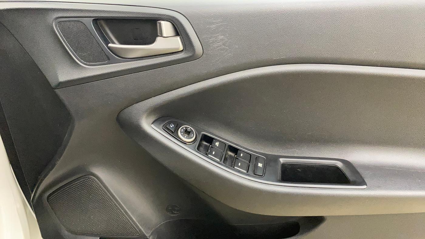 2015 Hyundai i20 Active 1.2 S, Petrol, Manual, 86,062 km, Driver Side Door Panels Control