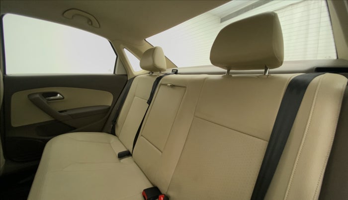 2015 Skoda Rapid 1.6 MPI STYLE AT, Petrol, Automatic, 44,565 km, Right Side Rear Door Cabin