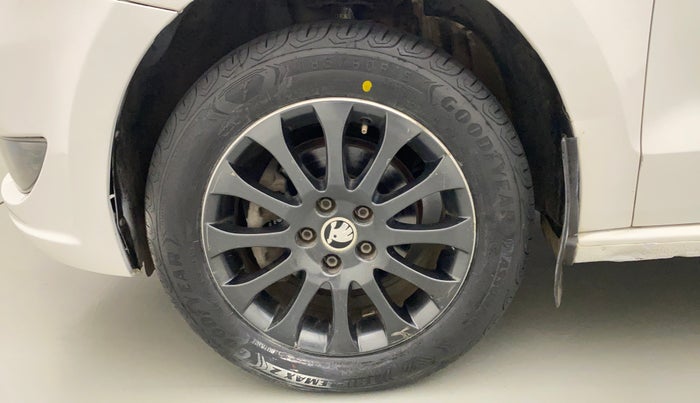 2015 Skoda Rapid 1.6 MPI STYLE AT, Petrol, Automatic, 44,565 km, Left Front Wheel