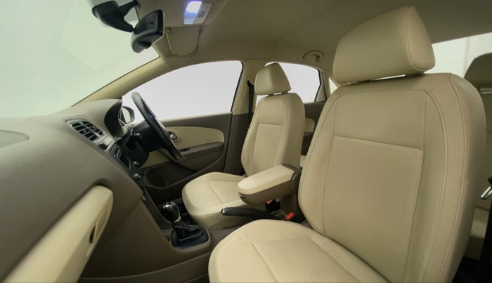2015 Skoda Rapid 1.6 MPI STYLE AT, Petrol, Automatic, 44,565 km, Right Side Front Door Cabin