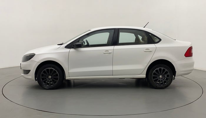 2015 Skoda Rapid 1.6 MPI STYLE AT, Petrol, Automatic, 44,565 km, Left Side