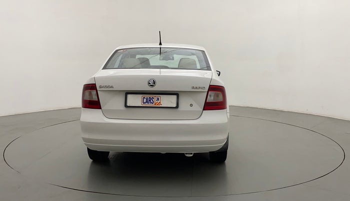 2015 Skoda Rapid 1.6 MPI STYLE AT, Petrol, Automatic, 44,565 km, Back/Rear