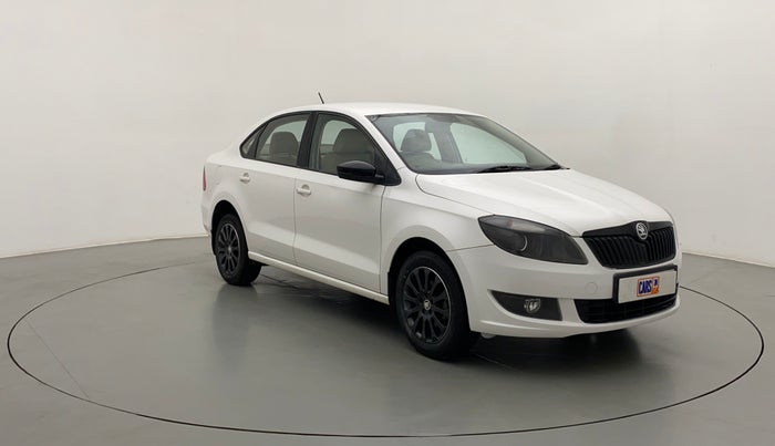2015 Skoda Rapid 1.6 MPI STYLE AT, Petrol, Automatic, 44,565 km, Right Front Diagonal