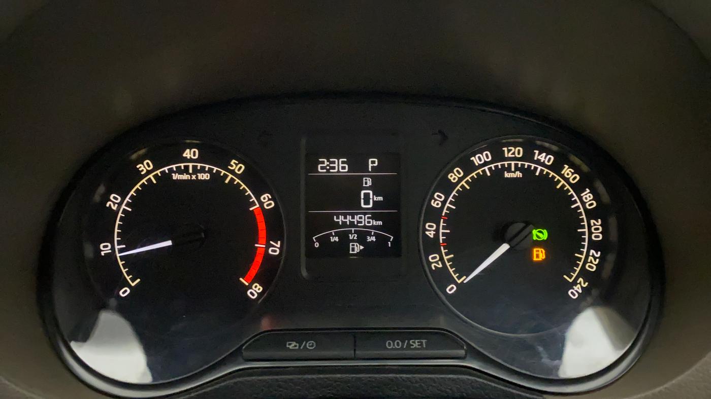2015 Skoda Rapid 1.6 MPI STYLE AT, Petrol, Automatic, 44,565 km, Odometer Image