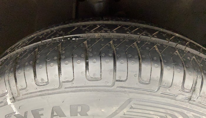 2009 Maruti Swift LXI 1.3, Petrol, Manual, 41,234 km, Right Front Tyre Tread