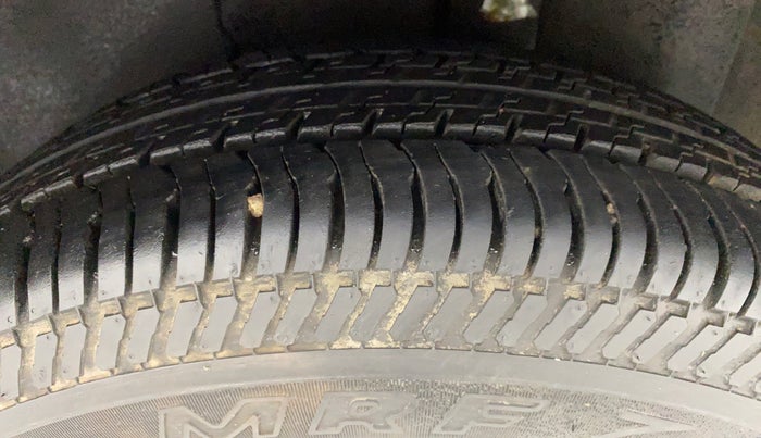 2009 Maruti Swift LXI 1.3, Petrol, Manual, 41,234 km, Left Rear Tyre Tread