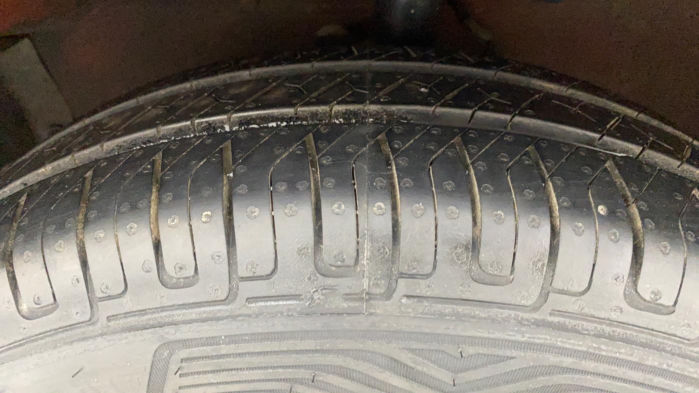 2009 Maruti Swift LXI 1.3, Petrol, Manual, 41,234 km, Left Front Tyre Tread