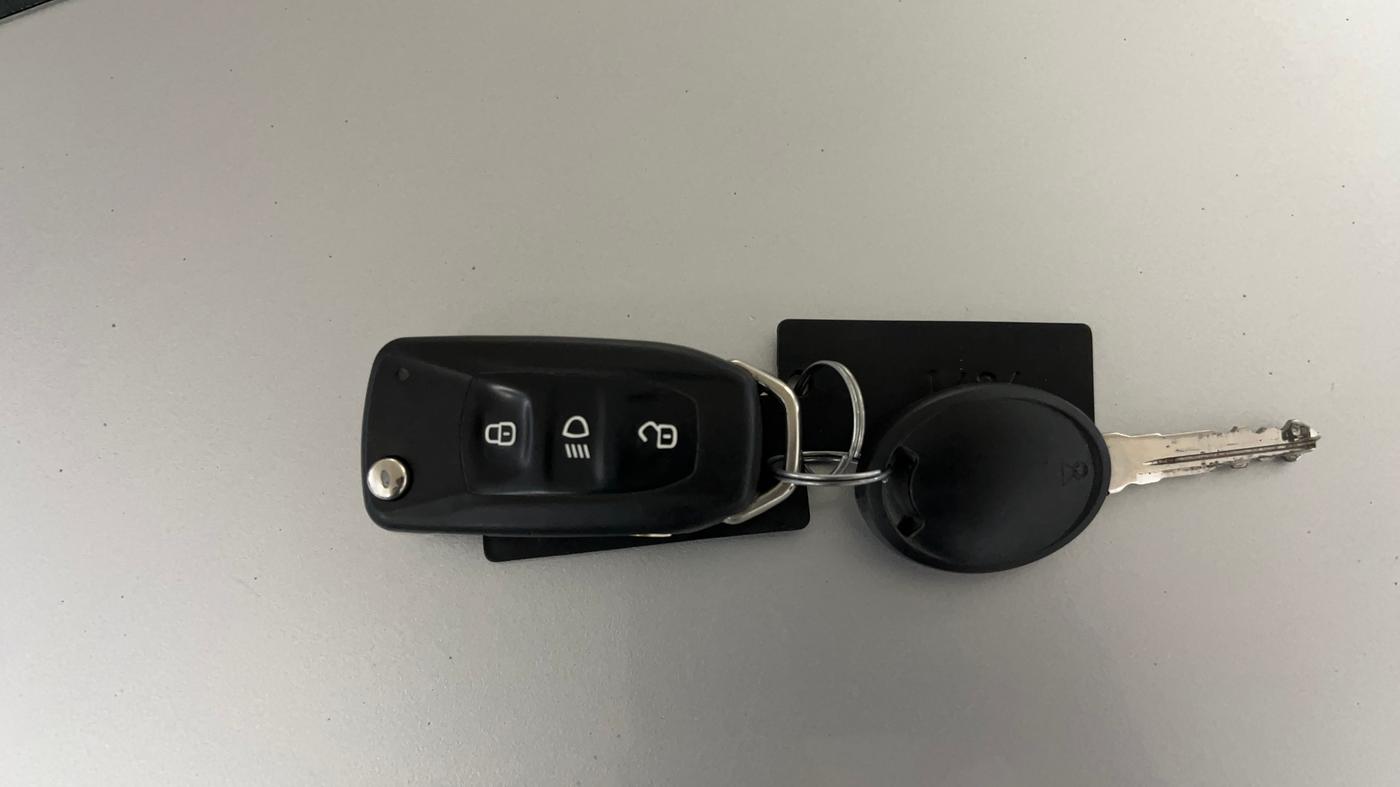 2017 Tata Tiago XT PETROL, Petrol, Manual, 66,671 km, Key Close Up