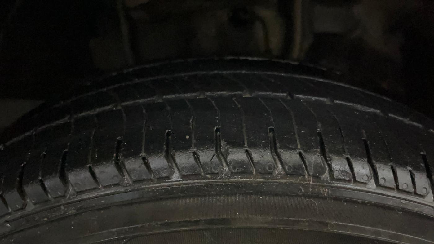2017 Tata Tiago XT PETROL, Petrol, Manual, 66,671 km, Right Front Tyre Tread