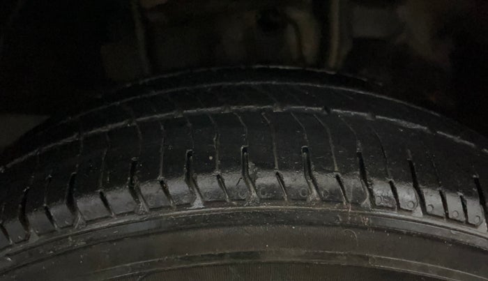 2017 Tata Tiago XT PETROL, Petrol, Manual, 66,624 km, Right Front Tyre Tread
