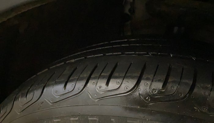 2021 Skoda KUSHAQ STYLE 1.0L TSI AT, Petrol, Automatic, 50,063 km, Right Front Tyre Tread