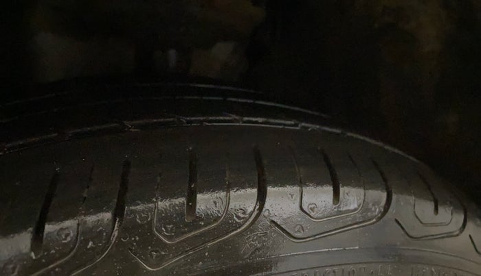 2021 Skoda KUSHAQ STYLE 1.0L TSI AT, Petrol, Automatic, 50,063 km, Left Front Tyre Tread