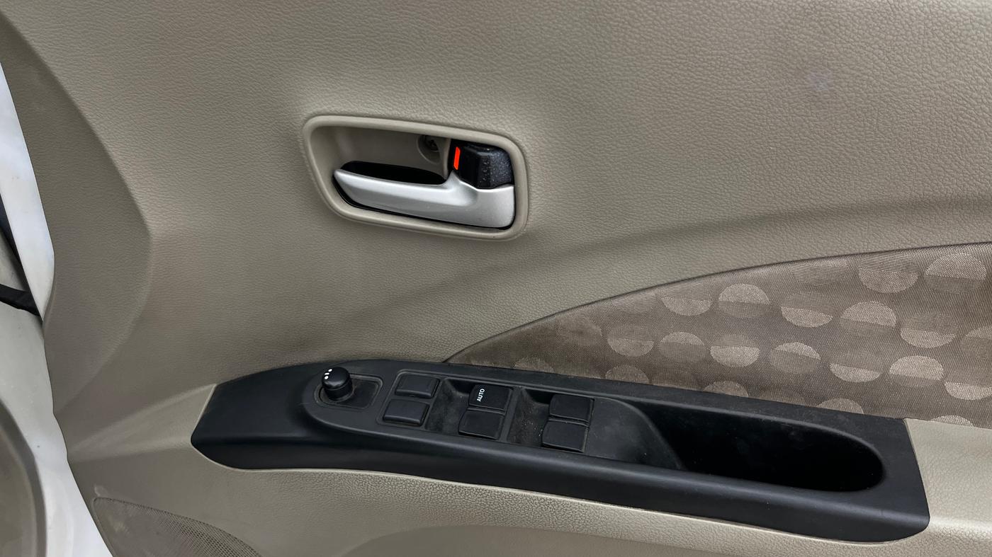2015 Maruti Celerio ZXI, Petrol, Manual, 1,19,818 km, Driver Side Door Panels Control