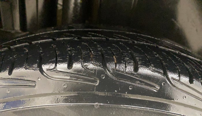 2015 Maruti Swift VDI, Diesel, Manual, 1,49,705 km, Right Rear Tyre Tread