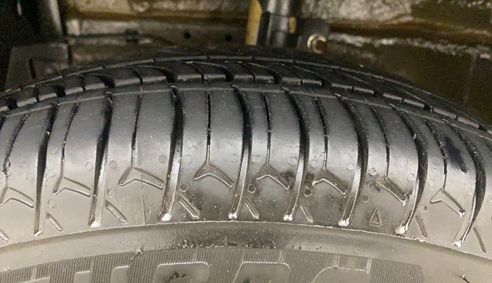 2015 Maruti Swift VDI, Diesel, Manual, 1,49,705 km, Left Front Tyre Tread