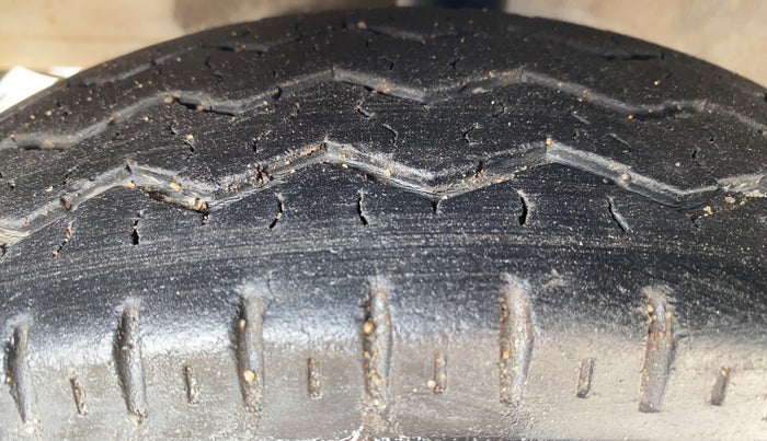 2014 Hyundai Eon ERA +, Petrol, Manual, 48,225 km, Left Front Tyre Tread