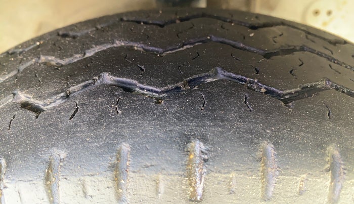 2014 Hyundai Eon ERA +, Petrol, Manual, 48,225 km, Right Front Tyre Tread