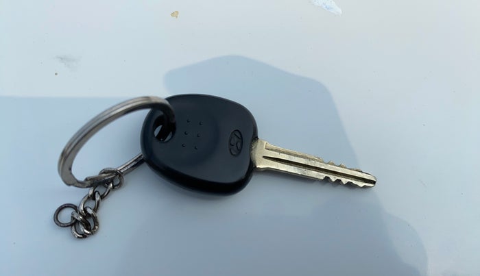 2014 Hyundai Eon ERA +, Petrol, Manual, 48,225 km, Key Close Up