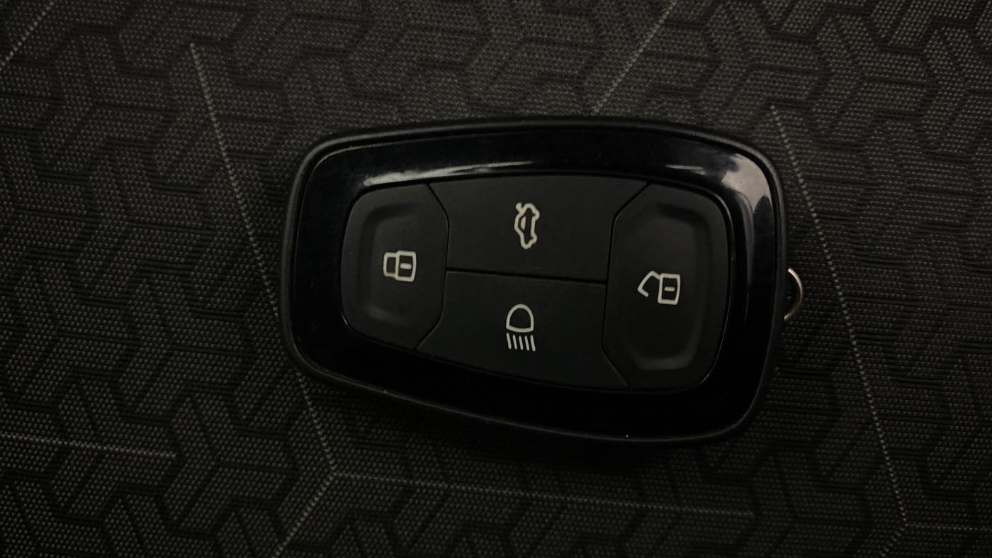 2025 Tata PUNCH Creative Plus (S) AMT, Petrol, Automatic, 19,349 km, Key Close Up