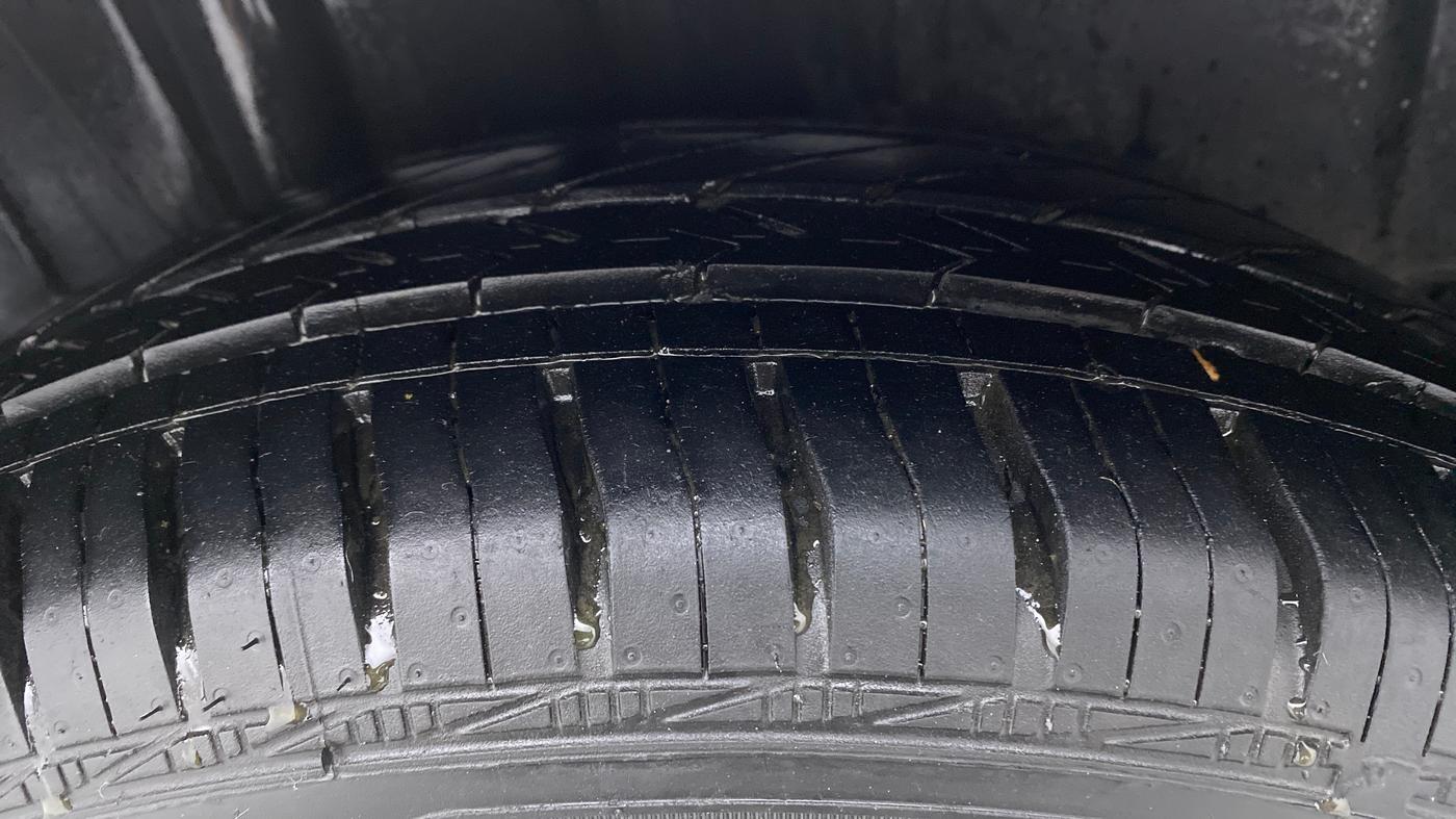 2014 Maruti Ertiga VXI, Petrol, Manual, 38,707 km, Right Rear Tyre Tread