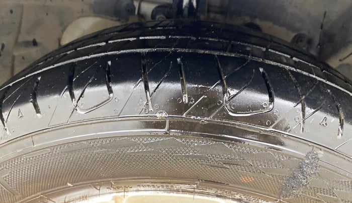 2016 Ford Ecosport TITANIUM 1.5L DIESEL, Diesel, Manual, 1,01,769 km, Right Front Tyre Tread