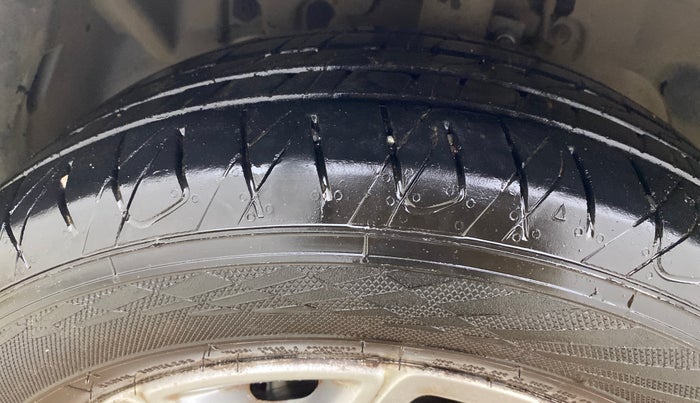 2016 Ford Ecosport TITANIUM 1.5L DIESEL, Diesel, Manual, 1,01,769 km, Left Front Tyre Tread