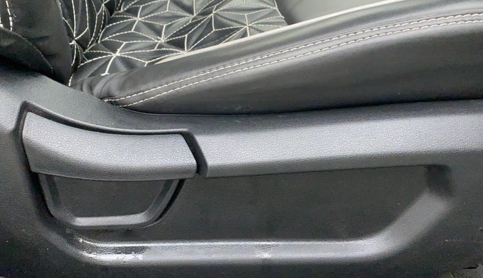 2021 Hyundai NEW I20 MAGNA 1.2 MT, Petrol, Manual, 15,745 km, Driver Side Adjustment Panel