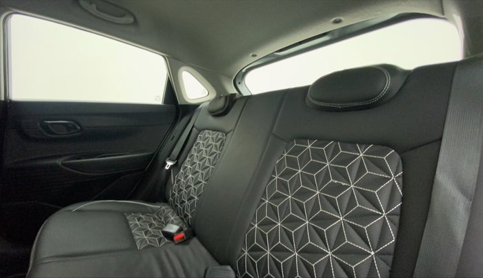 2021 Hyundai NEW I20 MAGNA 1.2 MT, Petrol, Manual, 15,745 km, Right Side Rear Door Cabin