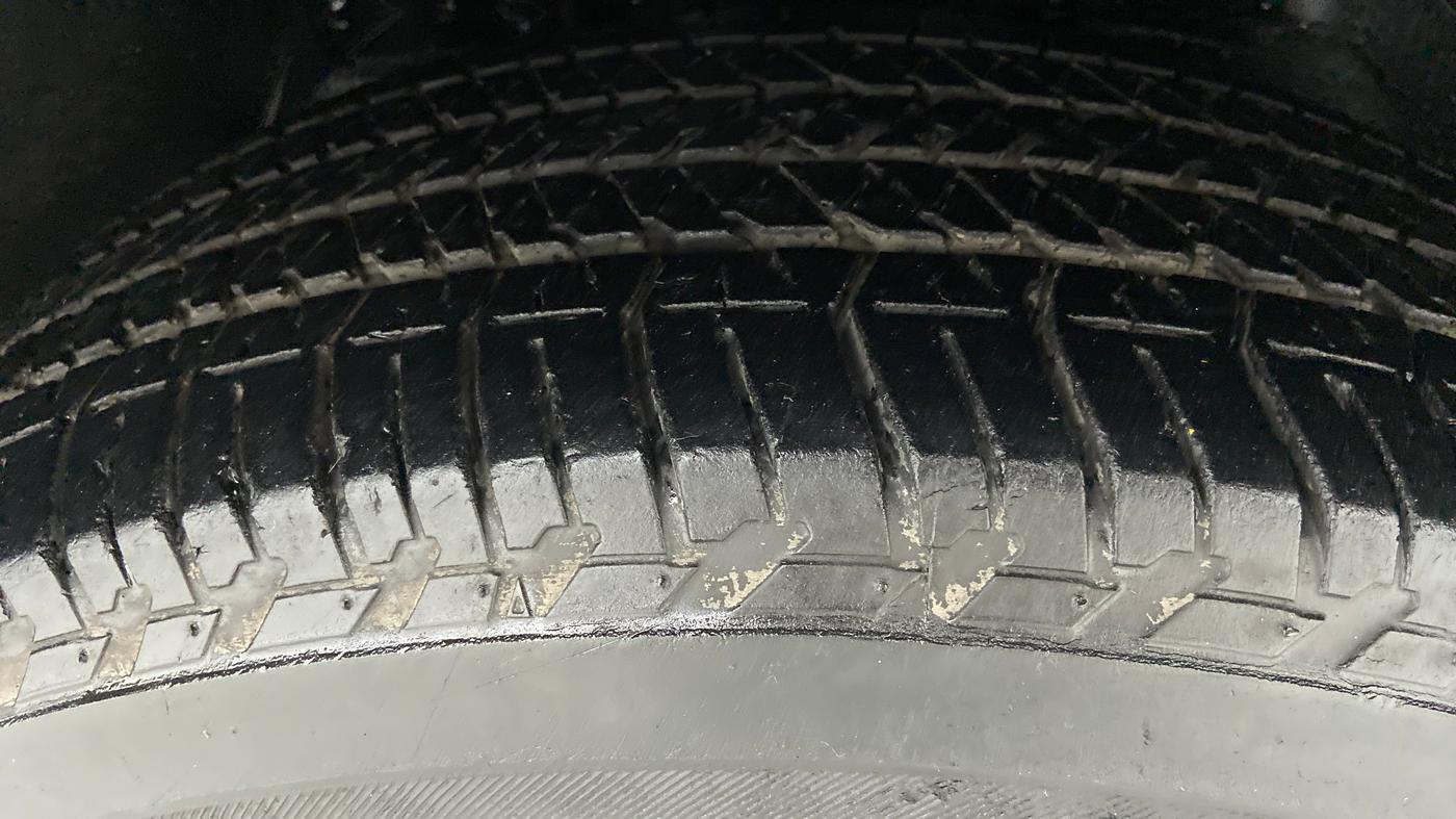 2019 Mahindra XUV500 W9, Diesel, Manual, 5 km, Right Front Tyre Tread