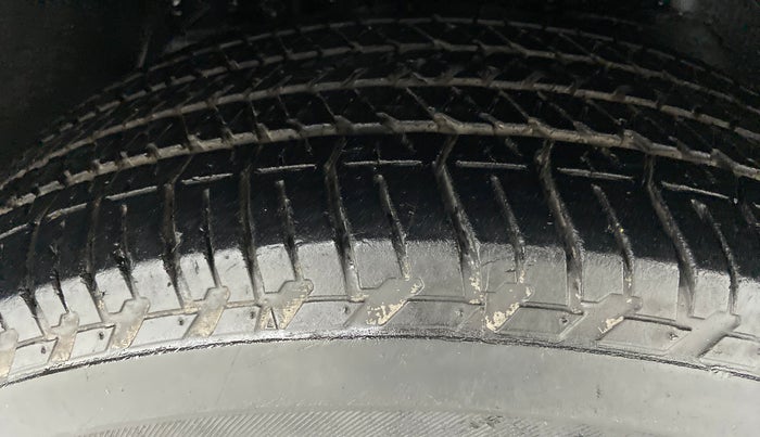 2019 Mahindra XUV500 W9, Diesel, Manual, 5 km, Right Front Tyre Tread