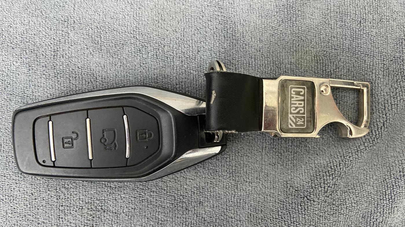 2019 Mahindra XUV500 W9, Diesel, Manual, 5 km, Key Close Up