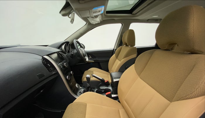 2019 Mahindra XUV500 W9, Diesel, Manual, 5 km, Right Side Front Door Cabin
