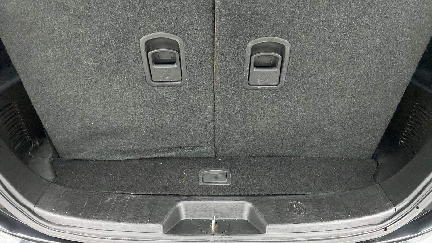 2019 Mahindra XUV500 W9, Diesel, Manual, 5 km, Boot Inside