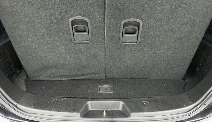 2019 Mahindra XUV500 W9, Diesel, Manual, 5 km, Boot Inside