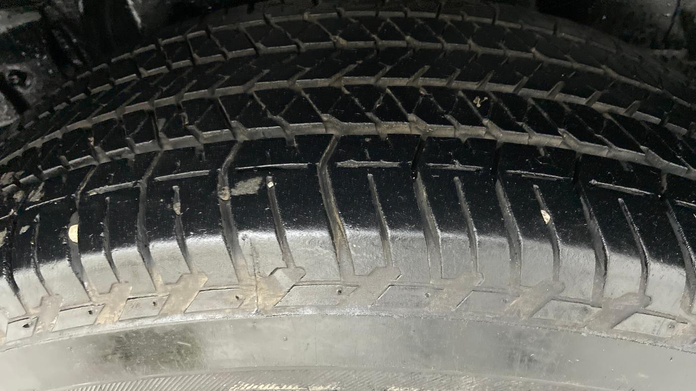 2019 Mahindra XUV500 W9, Diesel, Manual, 5 km, Right Rear Tyre Tread