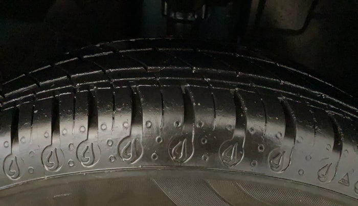 2021 Renault Kwid CLIMBER 1.0 AMT (O), Petrol, Automatic, 8,731 km, Right Front Tyre Tread