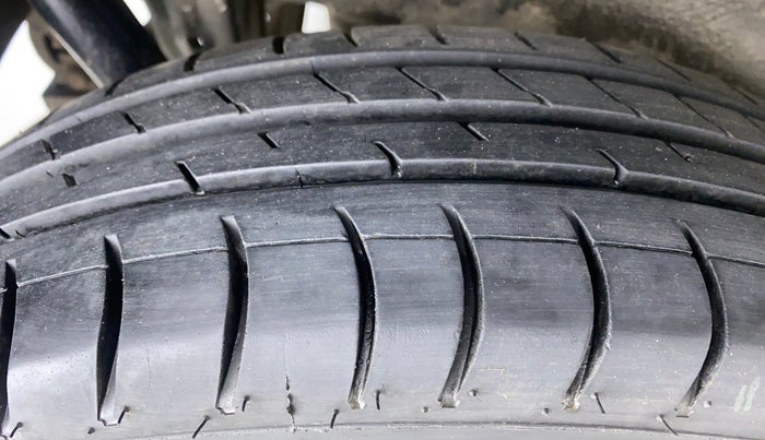 2018 Maruti Wagon R 1.0 LXI CNG, CNG, Manual, 84,140 km, Right Rear Tyre Tread