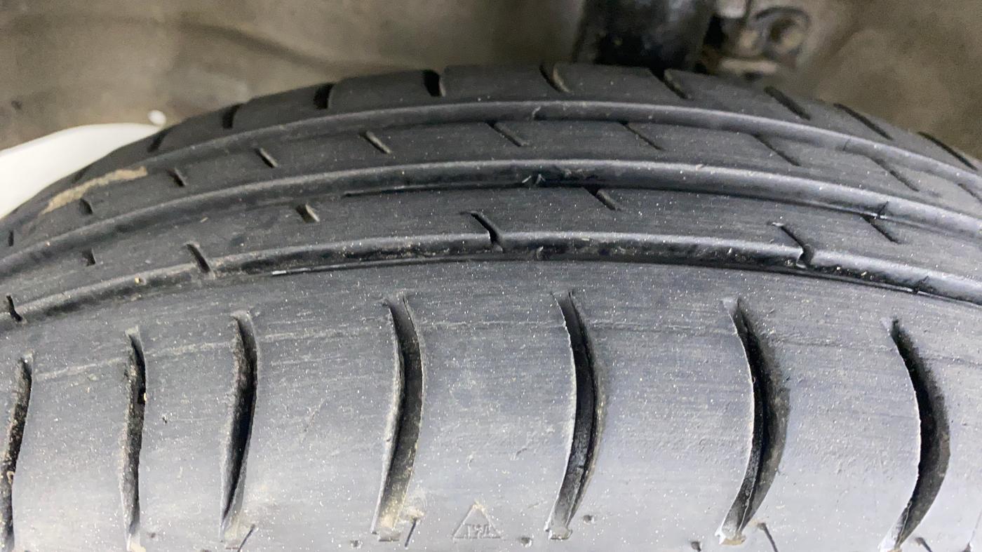 2018 Maruti Wagon R 1.0 LXI CNG, CNG, Manual, 84,140 km, Left Front Tyre Tread