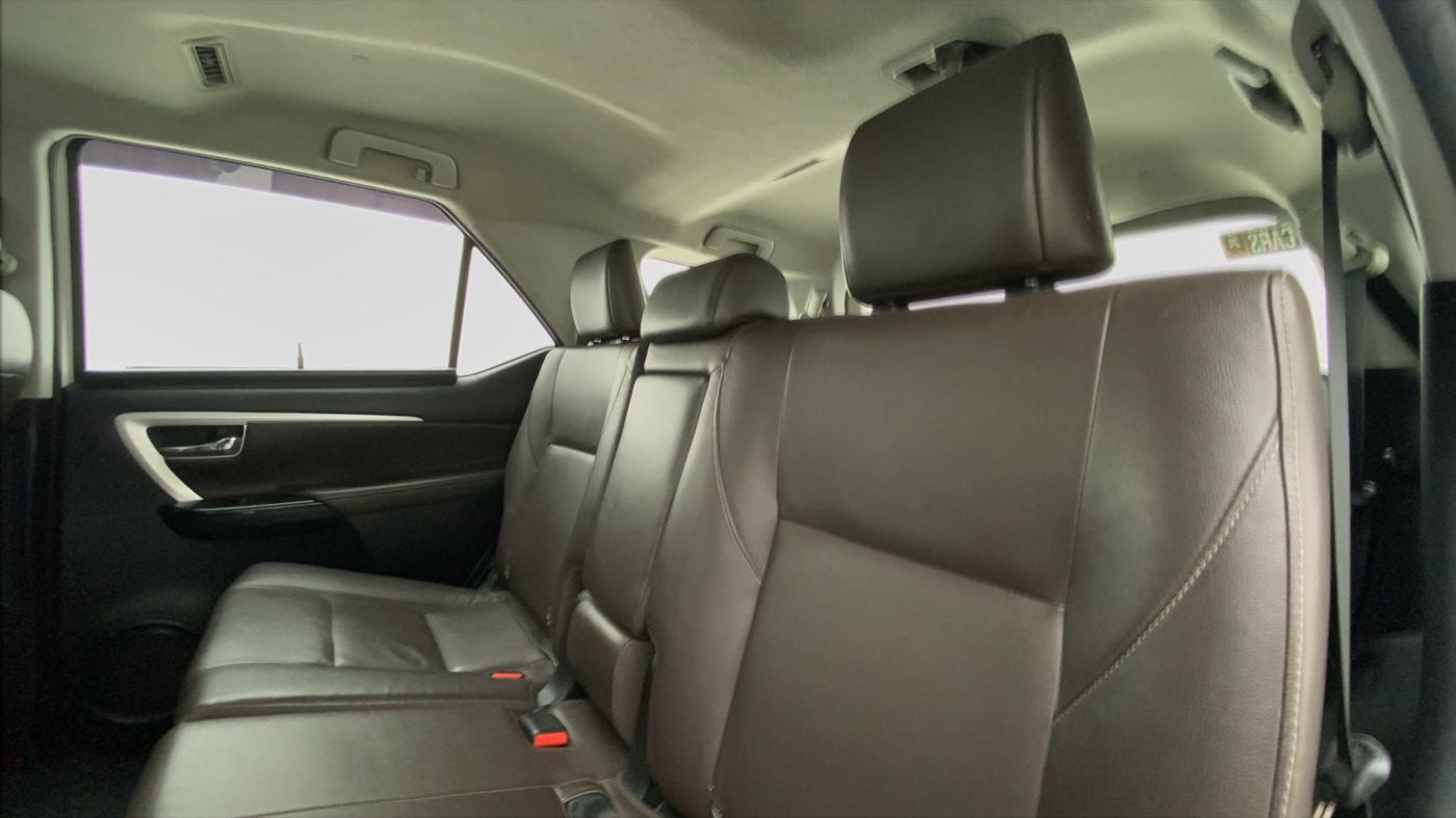 2017 Toyota Fortuner 2.8 4X2 AT, Diesel, Automatic, 1,04,607 km, Right Side Rear Door Cabin