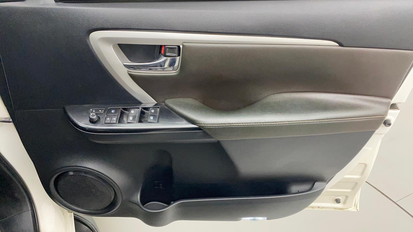 2017 Toyota Fortuner 2.8 4X2 AT, Diesel, Automatic, 1,04,607 km, Driver Side Door Panels Control