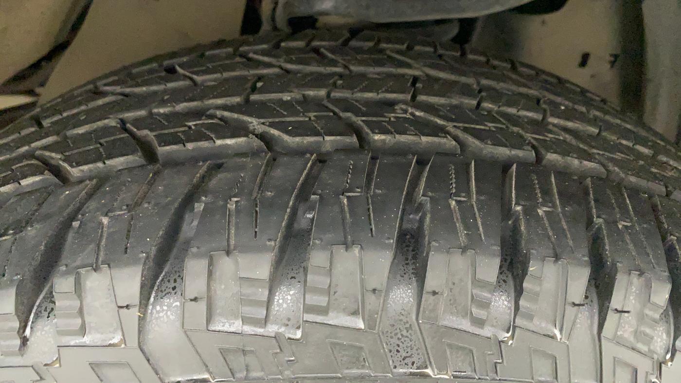 2017 Toyota Fortuner 2.8 4X2 AT, Diesel, Automatic, 1,04,607 km, Right Front Tyre Tread