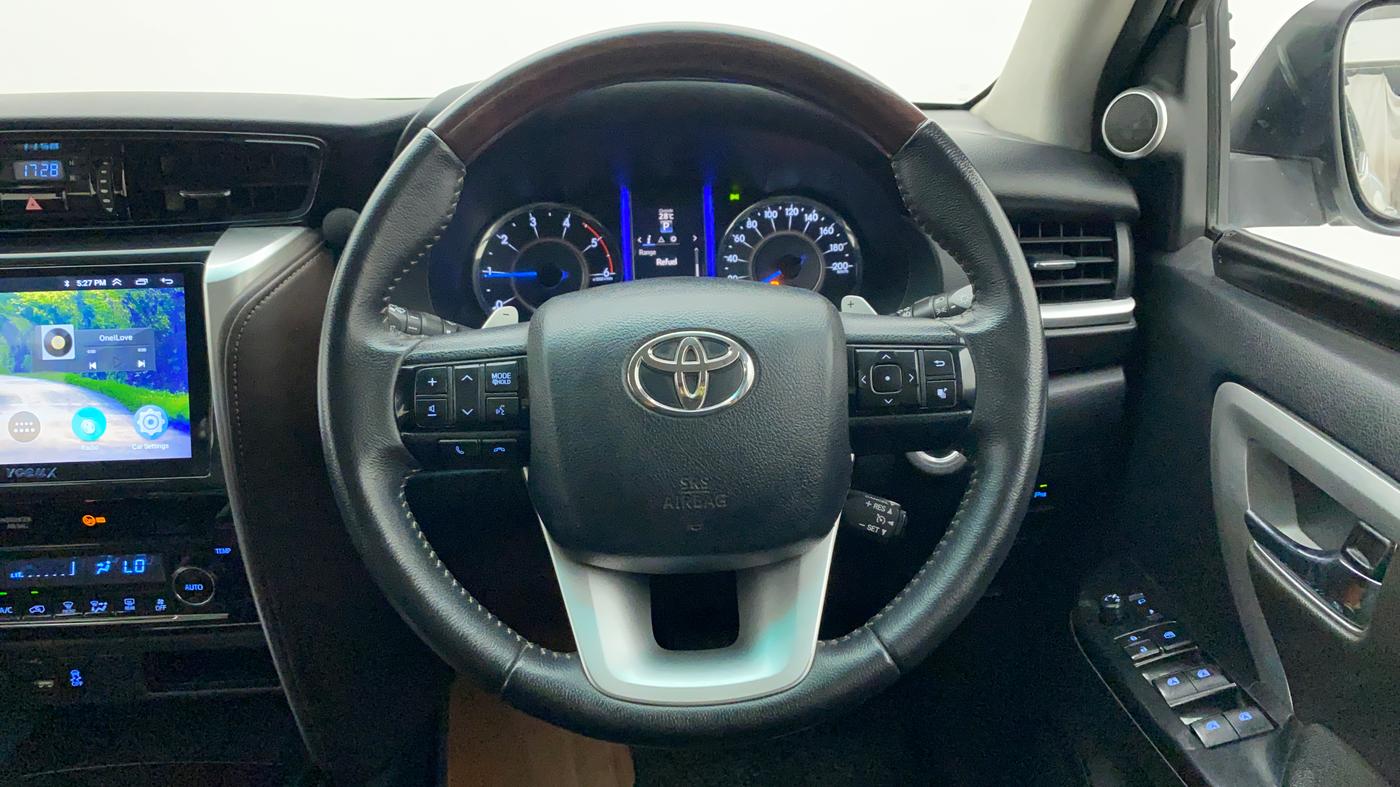 2017 Toyota Fortuner 2.8 4X2 AT, Diesel, Automatic, 1,04,607 km, Steering Wheel Close Up