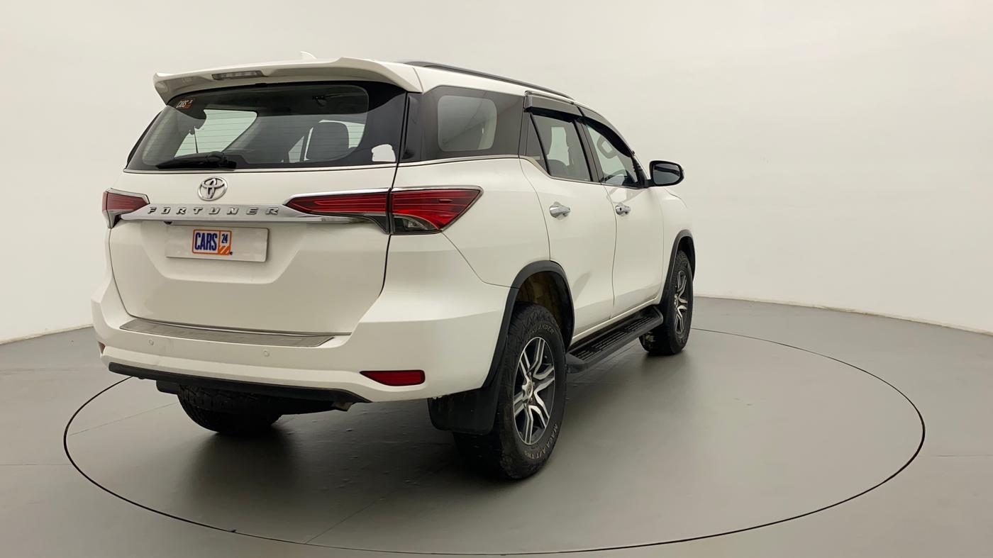 2017 Toyota Fortuner 2.8 4X2 AT, Diesel, Automatic, 1,04,607 km, Right Back Diagonal