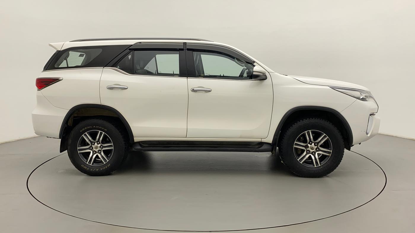 2017 Toyota Fortuner 2.8 4X2 AT, Diesel, Automatic, 1,04,607 km, Right Side View