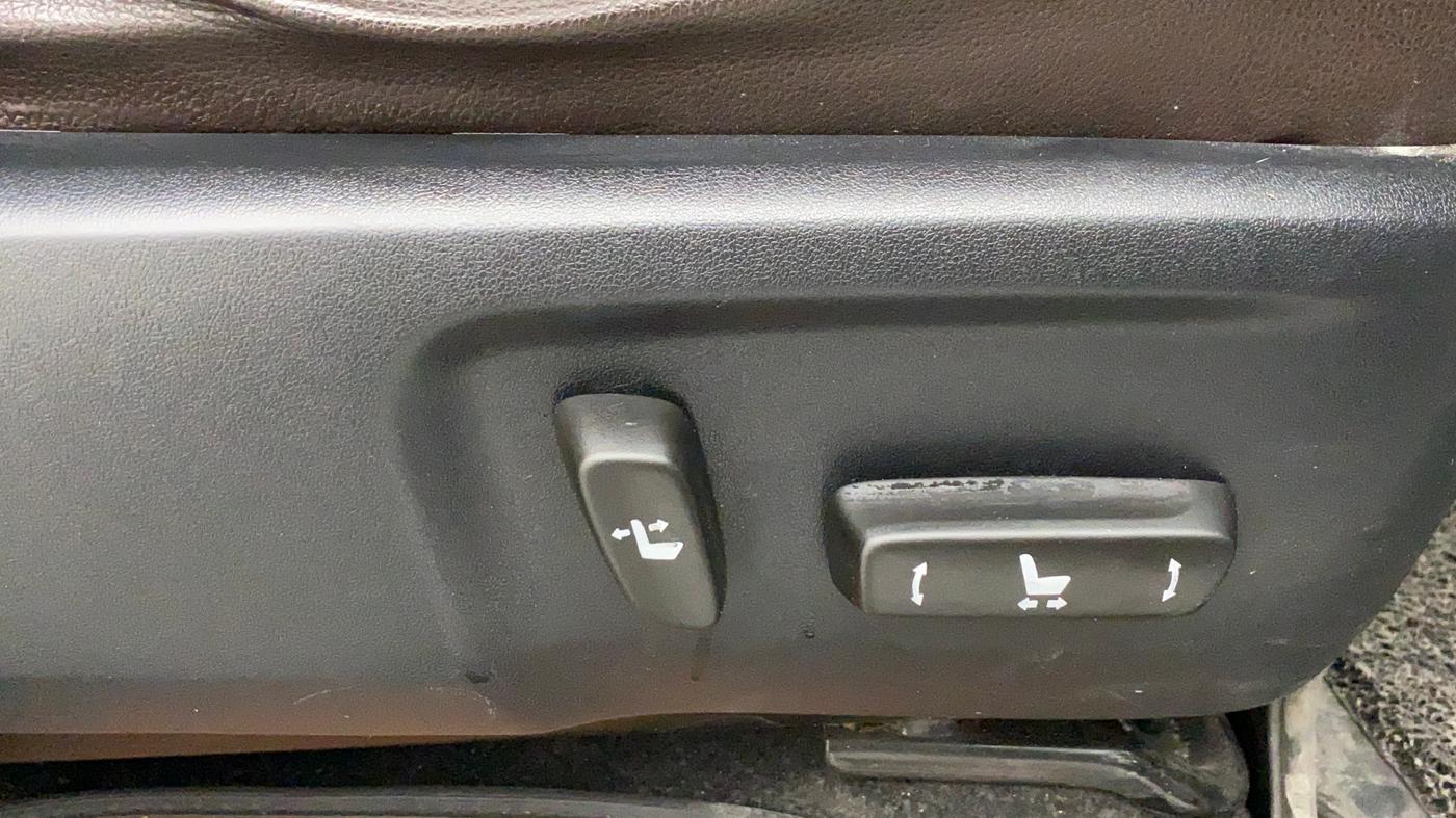 2017 Toyota Fortuner 2.8 4X2 AT, Diesel, Automatic, 1,04,607 km, Driver Side Adjustment Panel
