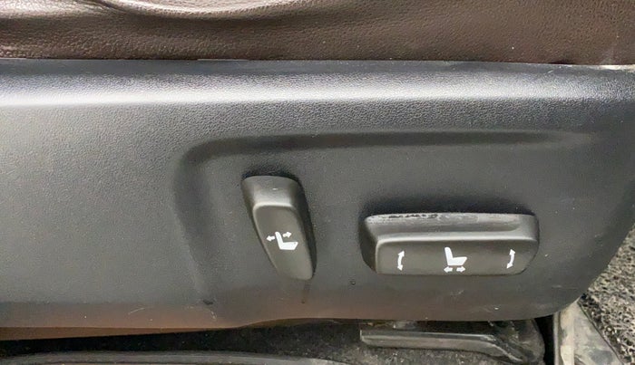 2017 Toyota Fortuner 2.8 4X2 AT, Diesel, Automatic, 1,04,607 km, Driver Side Adjustment Panel