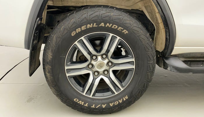2017 Toyota Fortuner 2.8 4X2 AT, Diesel, Automatic, 1,04,607 km, Right Rear Wheel